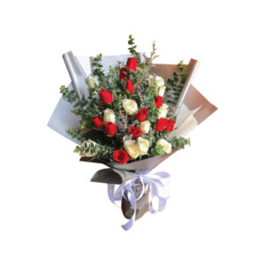 18 Red Roses With Glass Vass